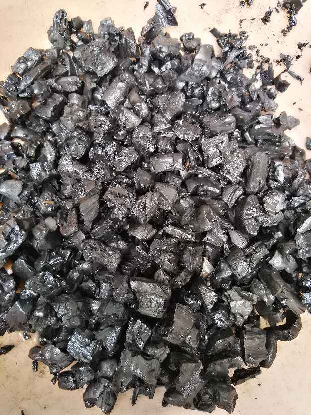 花盆里垫点小东西，大大增加透气性，养花不烂根 （花友们跟着花一块来学学吧）